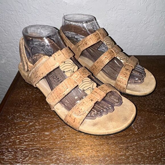 Vionic 44/Amber Self-Attached Sandal Shoes - Picture 1 of 8